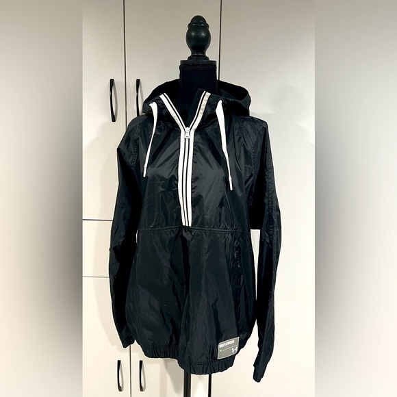 Under‎ Armour windbreaker . Size M
